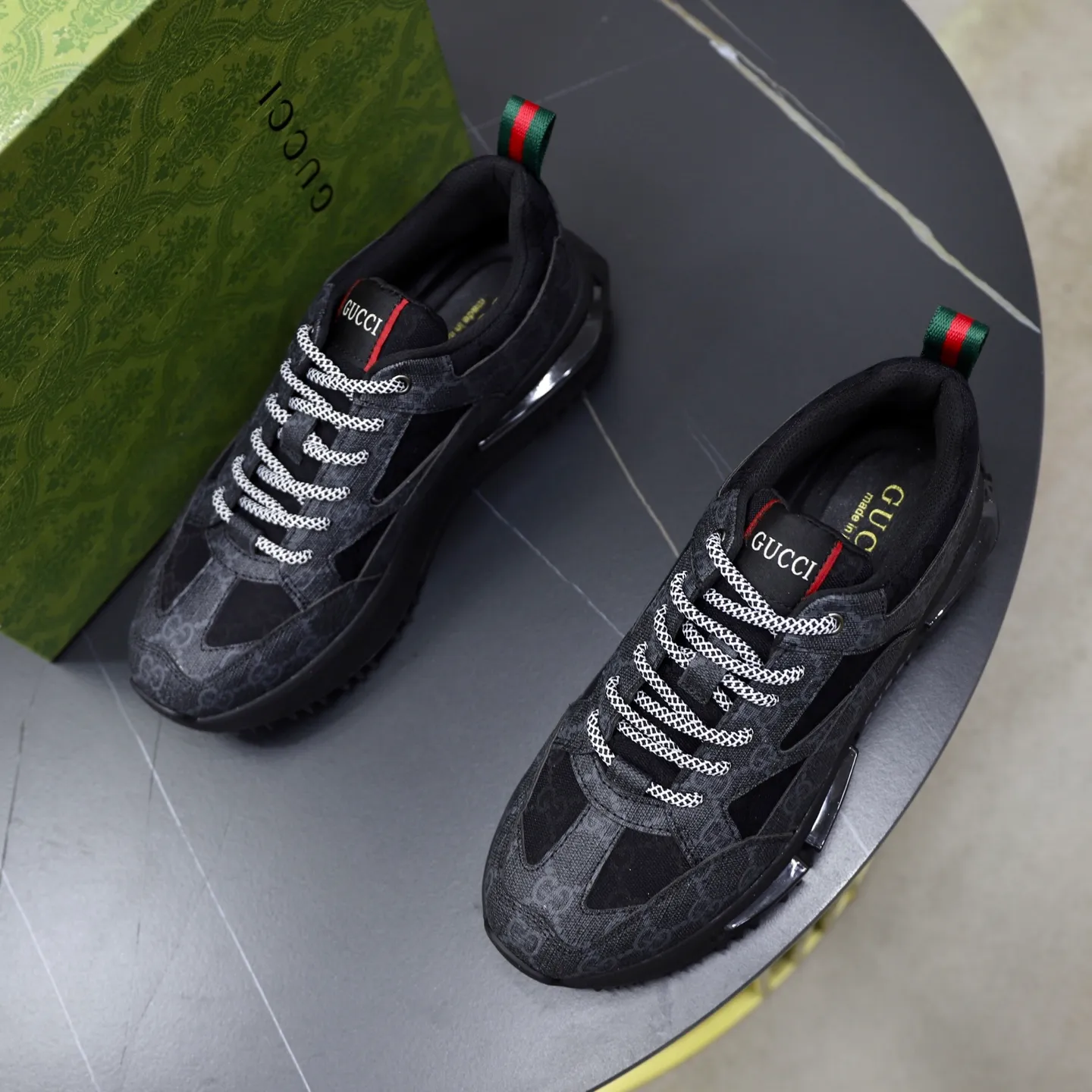 Men's shoes: 462💰🙅‍♂️🙅‍♂️🙅‍♂️ Brand: GUCCI Standard code: 38-44 (45 customized) Grade: Same as the official website Material: Original leather splicing Comfortable and breathable lining Original wear-resistant outsole Style category: Men's fashionable casual shoes Running sneakers Noble luxury brand elements Top luxury Color: actual picture color